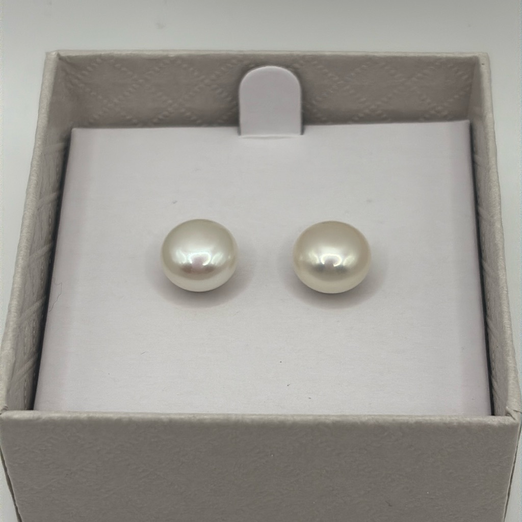 Genuine Freshwater Pearl Stud Earrings Nwots